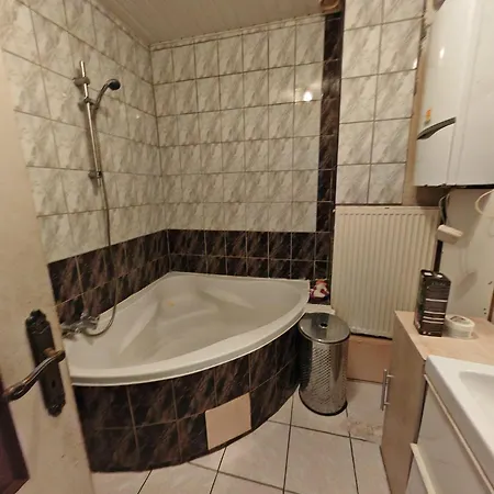 Bet Im Lit Dans Bett Im Saal Albergue Mulhouse