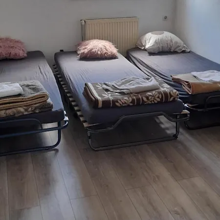 Bet Im Lit Dans Bett Im Saal Albergue *